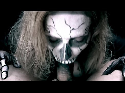 ❤️ Demona knabino suĉanta kokon per sia nigra buŝo kaj glutante kumon. Seksofilmeto ĉe eo.hentaisea-com.ru ❌️
